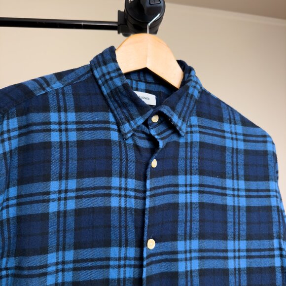 Jack & Jones Blue Plaid Flannel Button-Up Shirt (Medium) - Picture 3 of 4